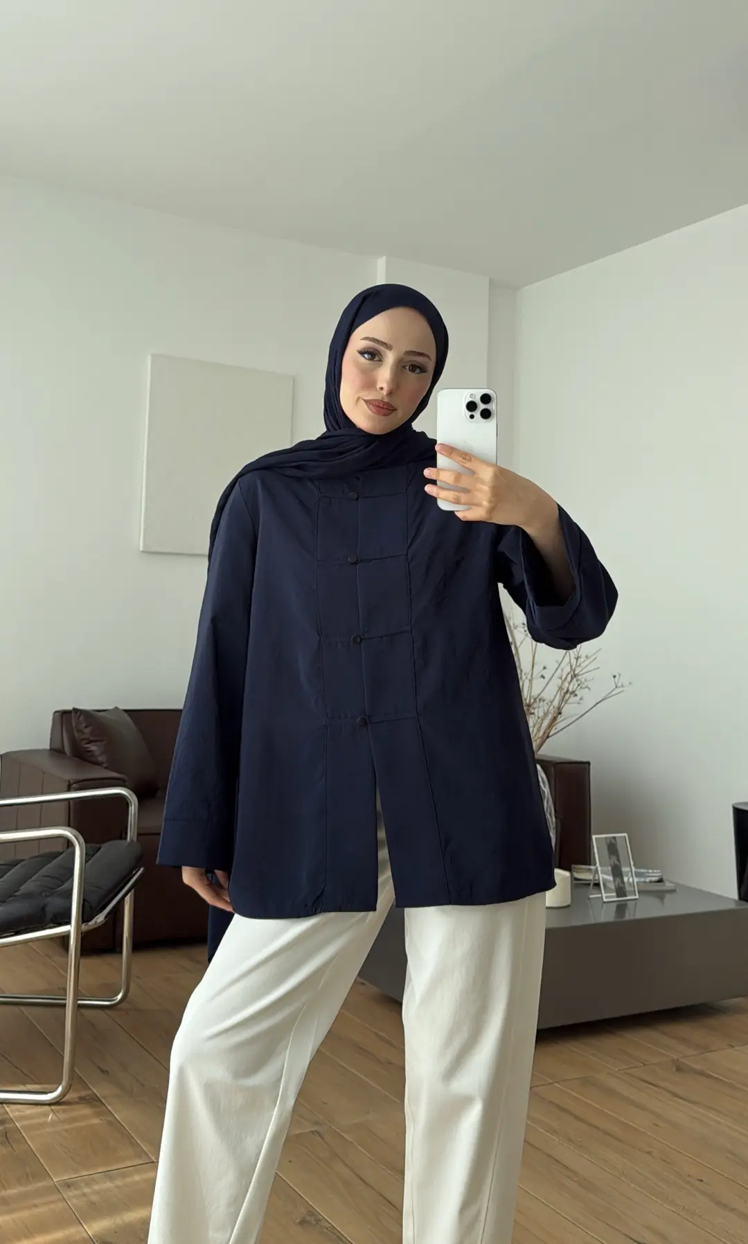 Süslü Düğmeli Bluz Lacivert