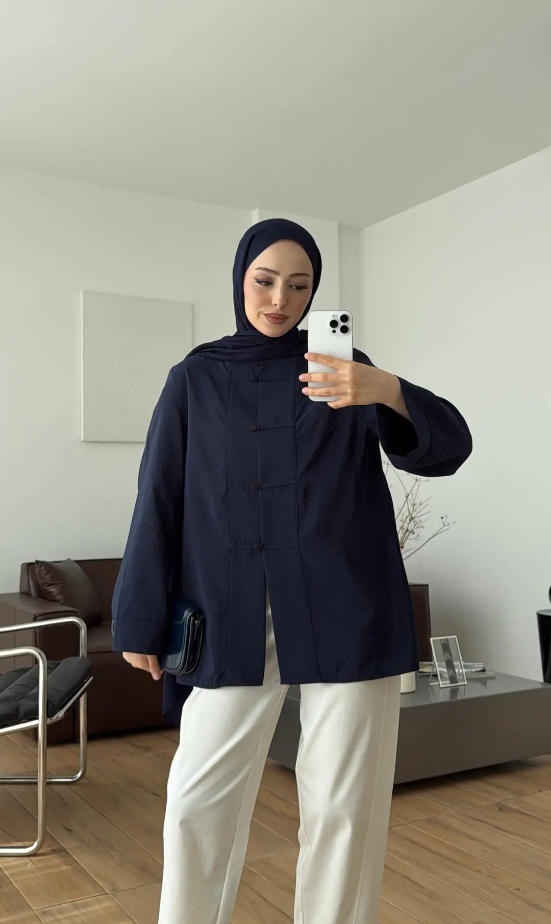 Süslü Düğmeli Bluz Lacivert