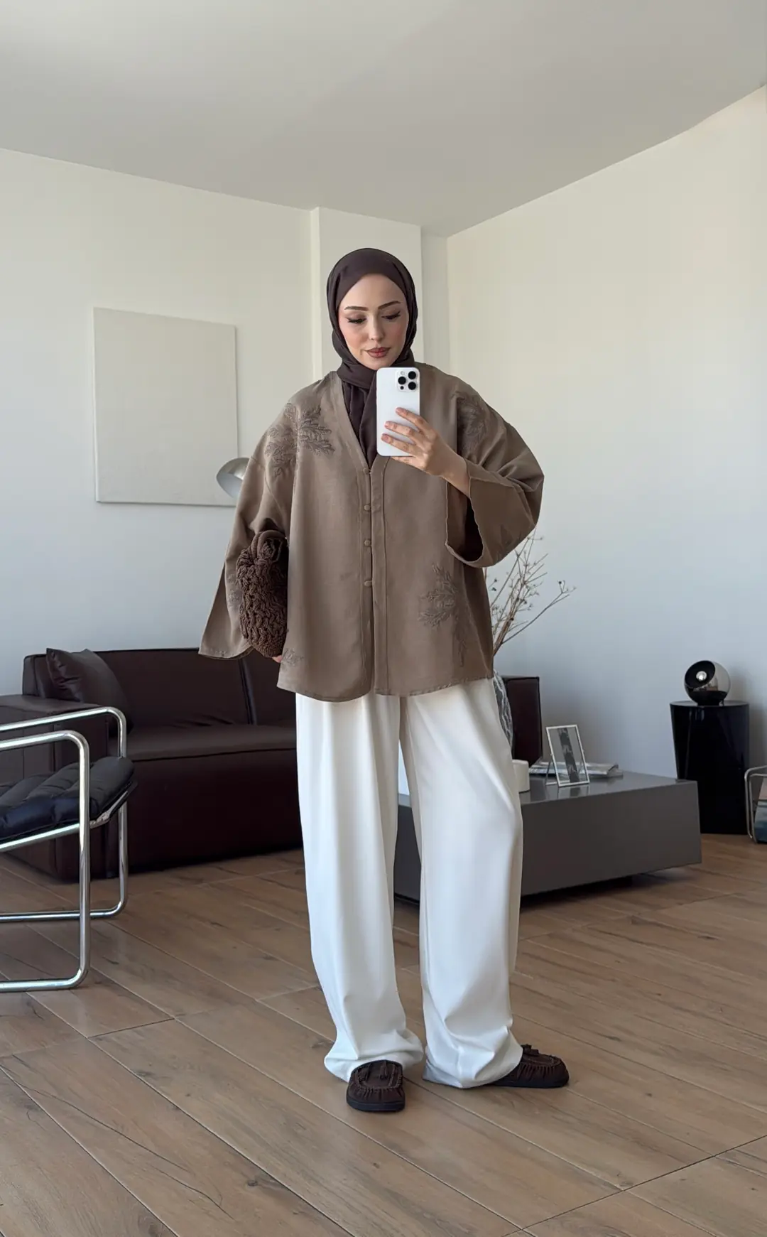 Nakışlı V Yaka Gömlek Camel