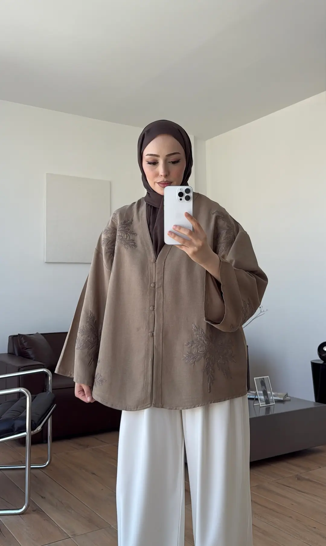 Nakışlı V Yaka Gömlek Camel