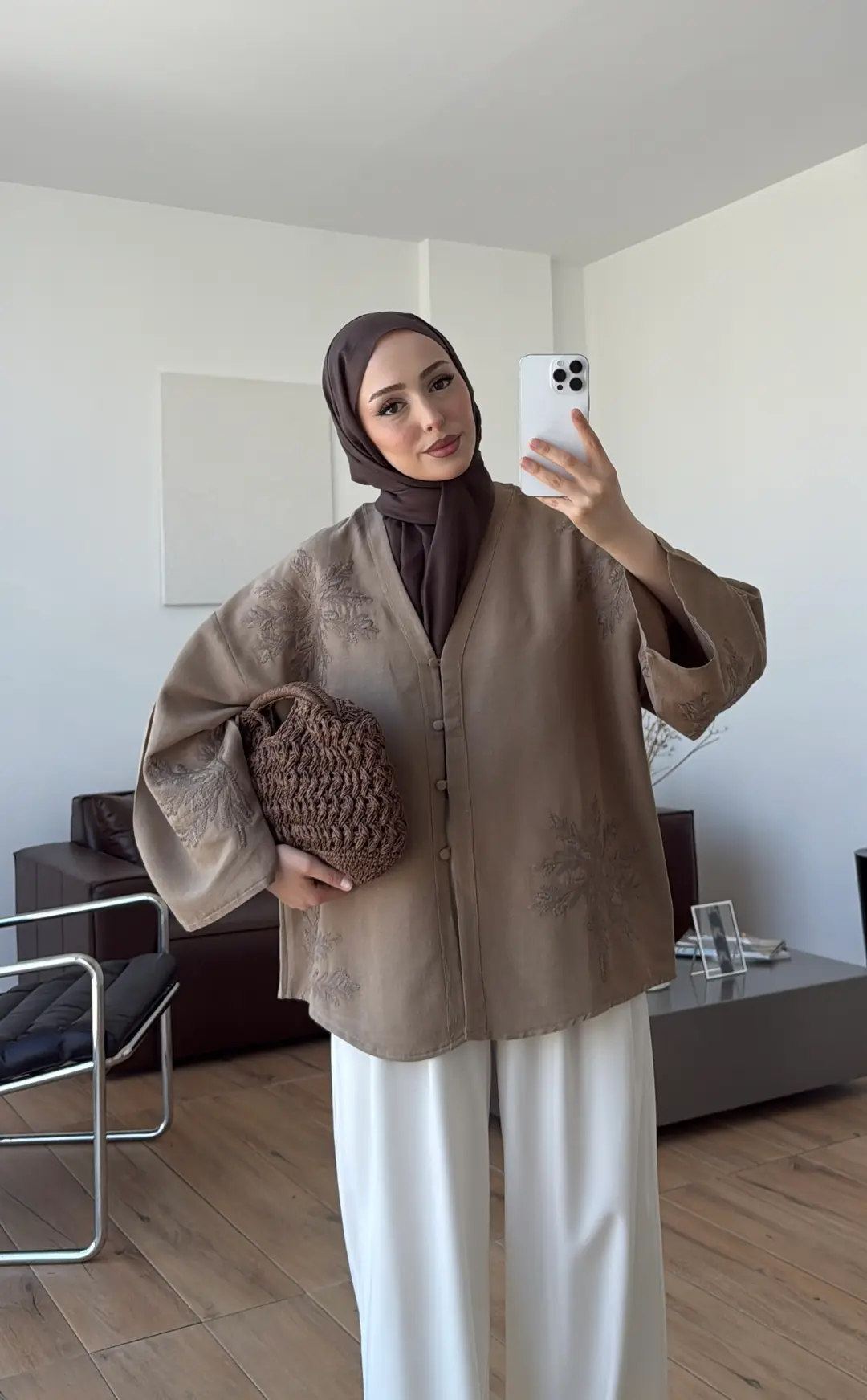 Nakışlı V Yaka Gömlek Camel