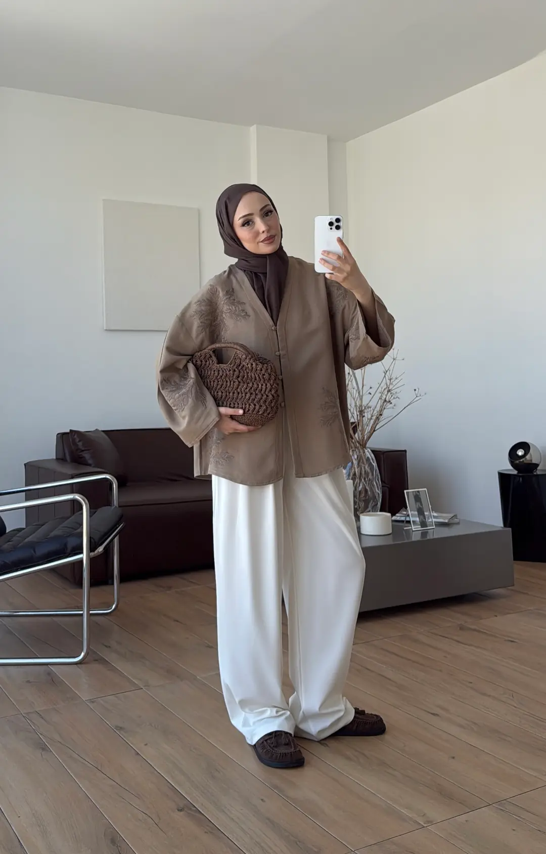 Nakışlı V Yaka Gömlek Camel