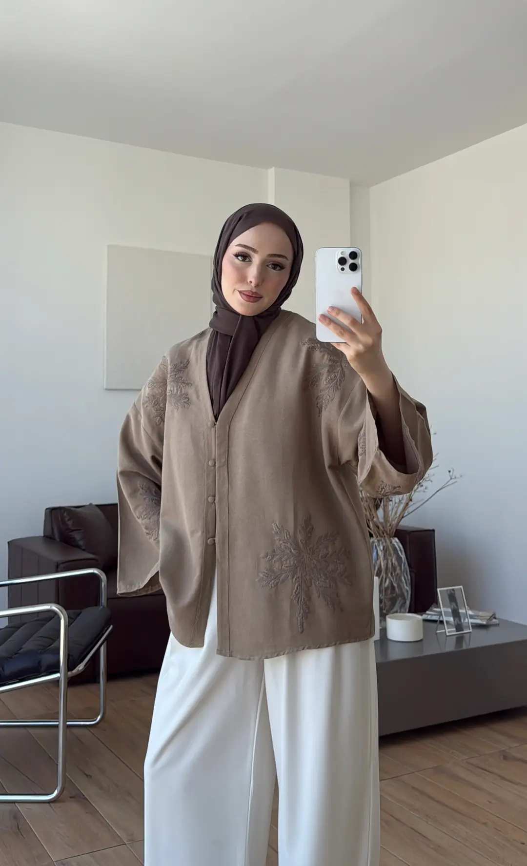 Nakışlı V Yaka Gömlek Camel