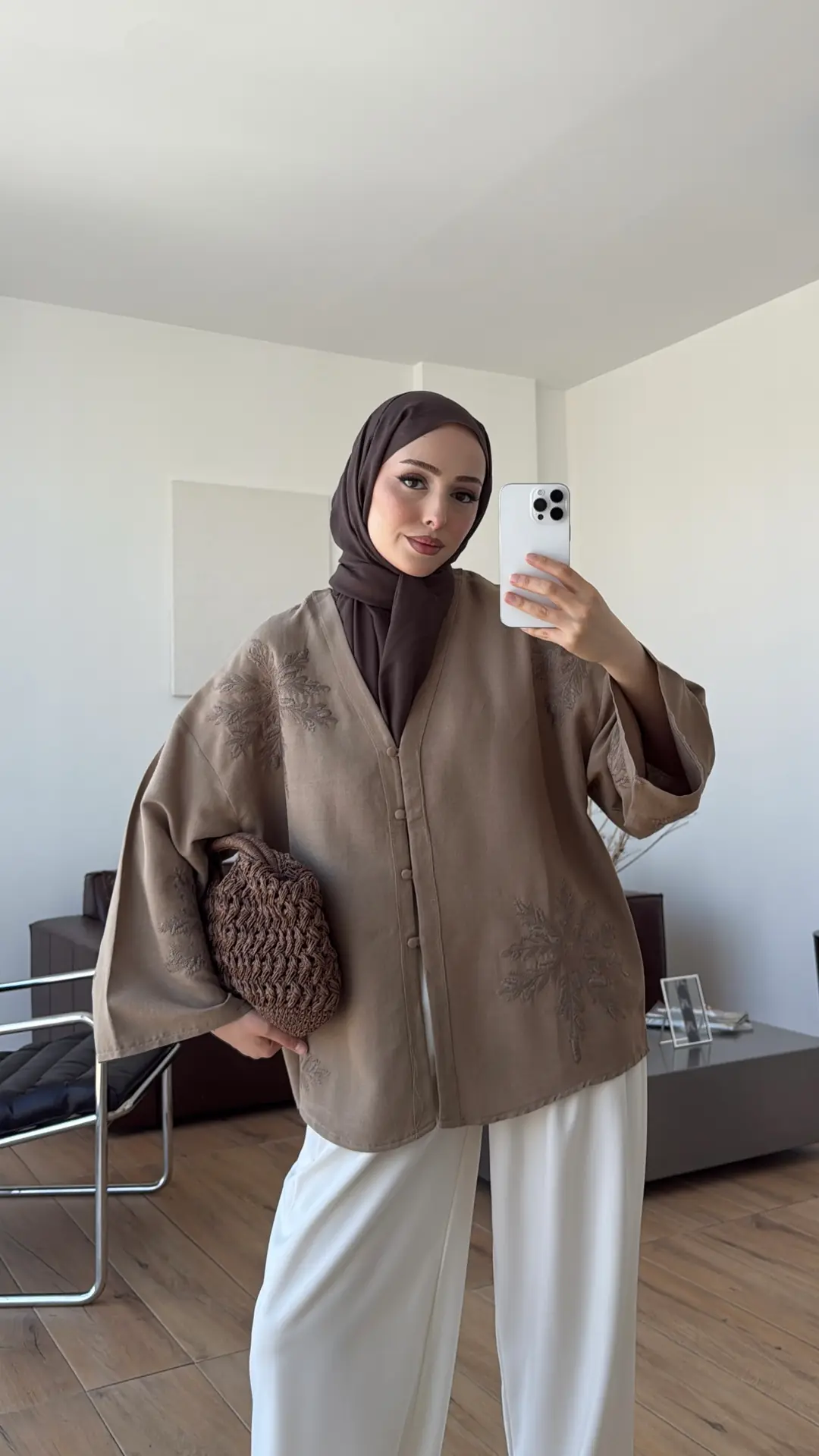 Nakışlı V Yaka Gömlek Camel
