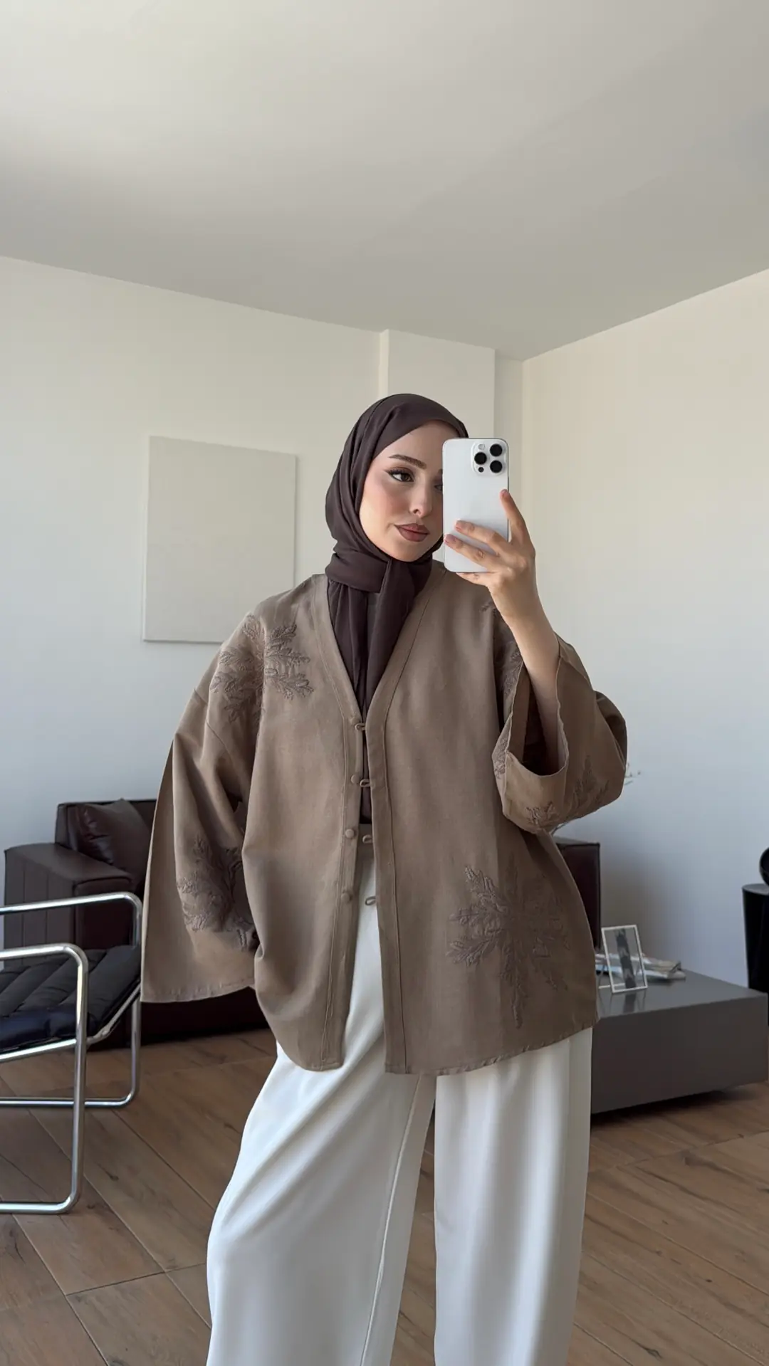 Nakışlı V Yaka Gömlek Camel