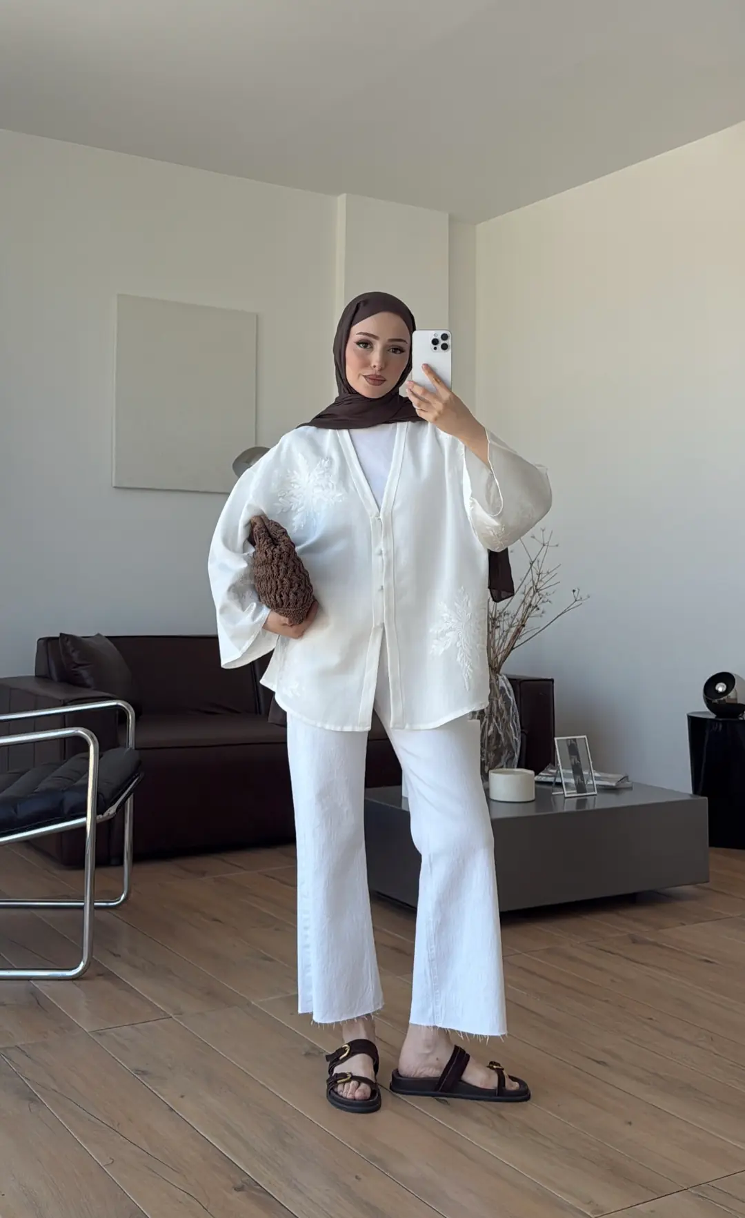 Nakışlı V Yaka Gömlek Beyaz
