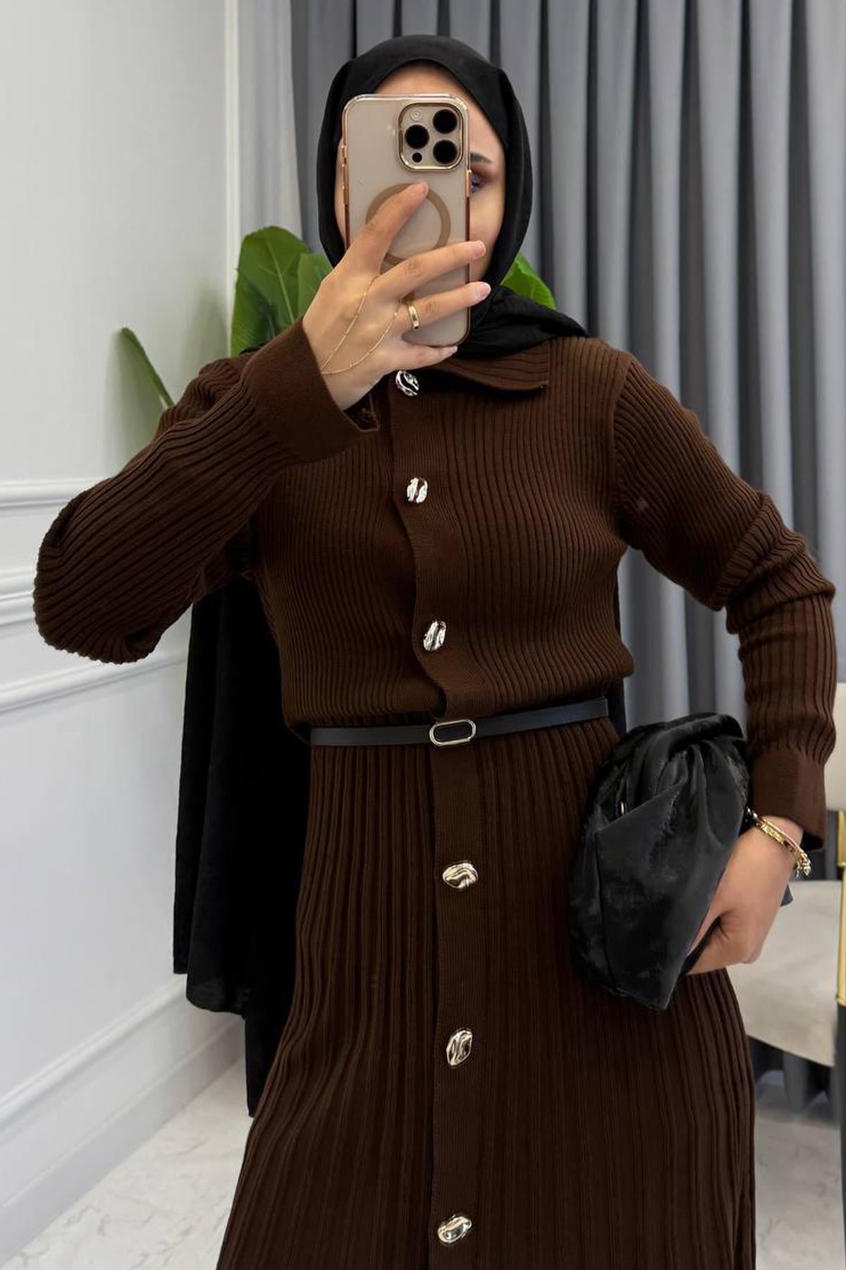 BOYDAN DÜĞMELİ TRİKO ELBİSE KAHVE