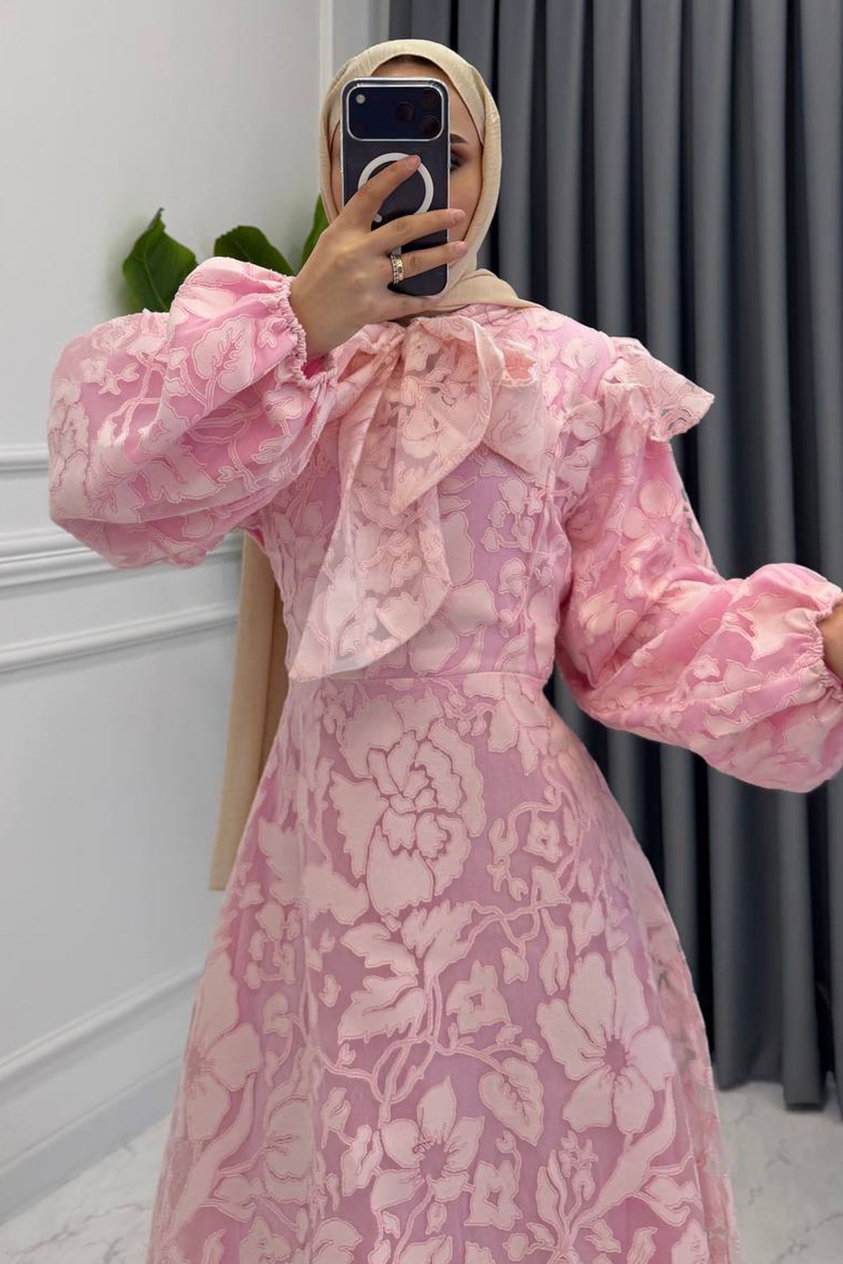 YAKASI FULAR DETAY ELBİSE PEMBE