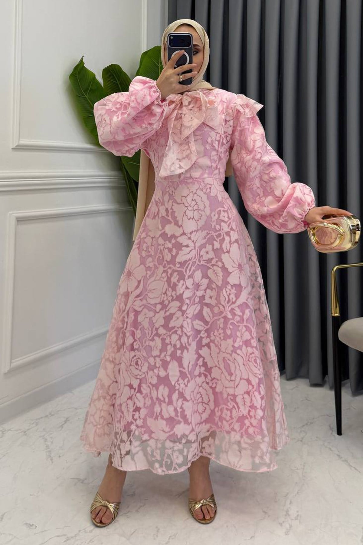 YAKASI FULAR DETAY ELBİSE PEMBE