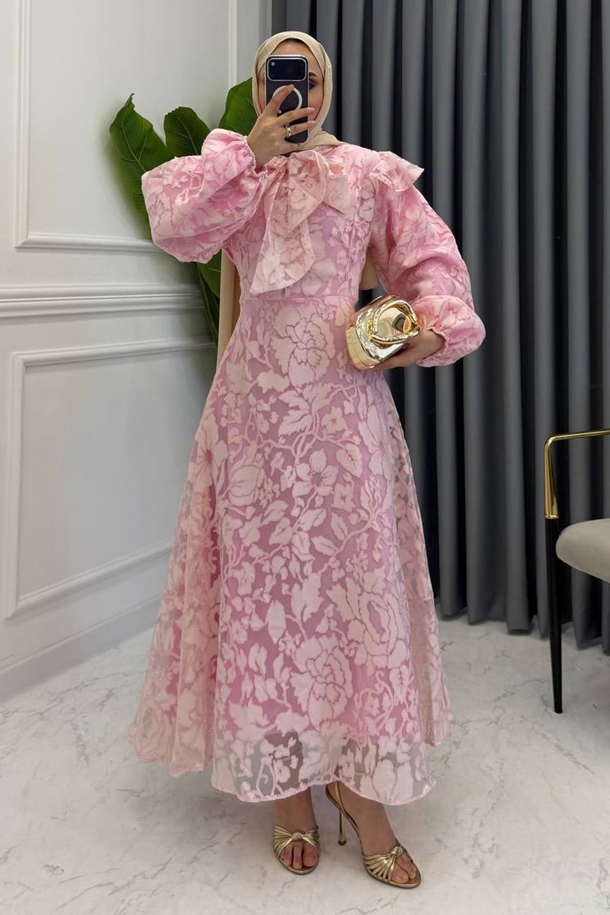 YAKASI FULAR DETAY ELBİSE PEMBE